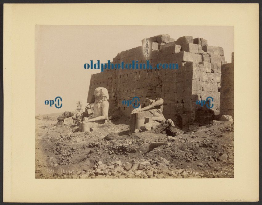 (Karnak) Pylone, Statue of Thoutmes IV and Thoutmes II 1870