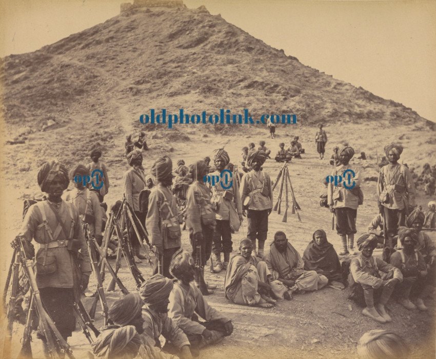 Halt of Prisoners from Bassaule, with Escort 45th Rattray's Sikhs, on the Khurd Khyber Pass 1878