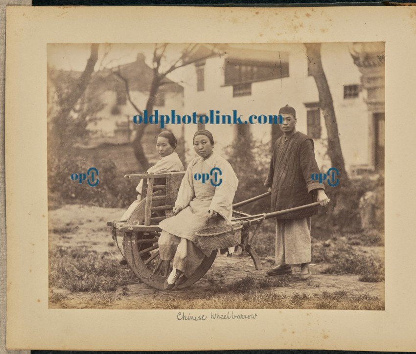 Chinese Wheelbarrow  Unknown, photographer 1875–1897