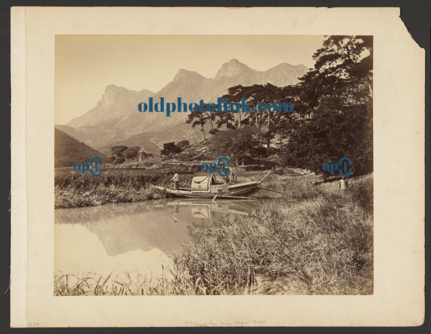 Figures on a sampan 1872