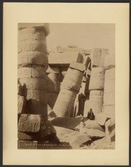 (Karnak) Gd  Temple, salle hypostyle, interieur, colonne penchee 1870